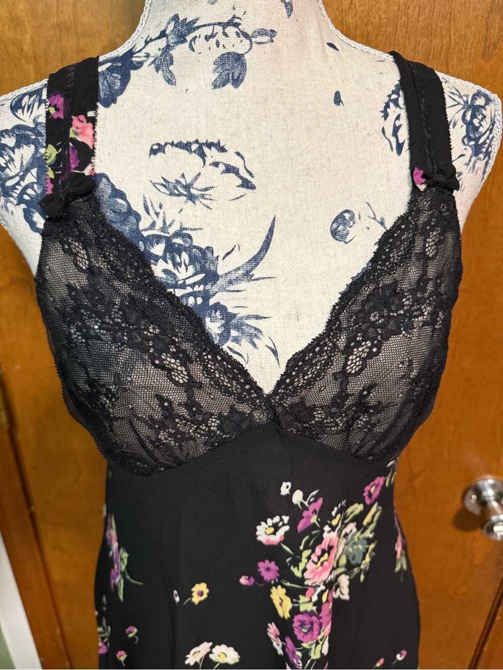 Oscar De La Renta- Black/pinkFloral Lace-Trim Sleep Chemise - Women Medium - Picture 5 of 13